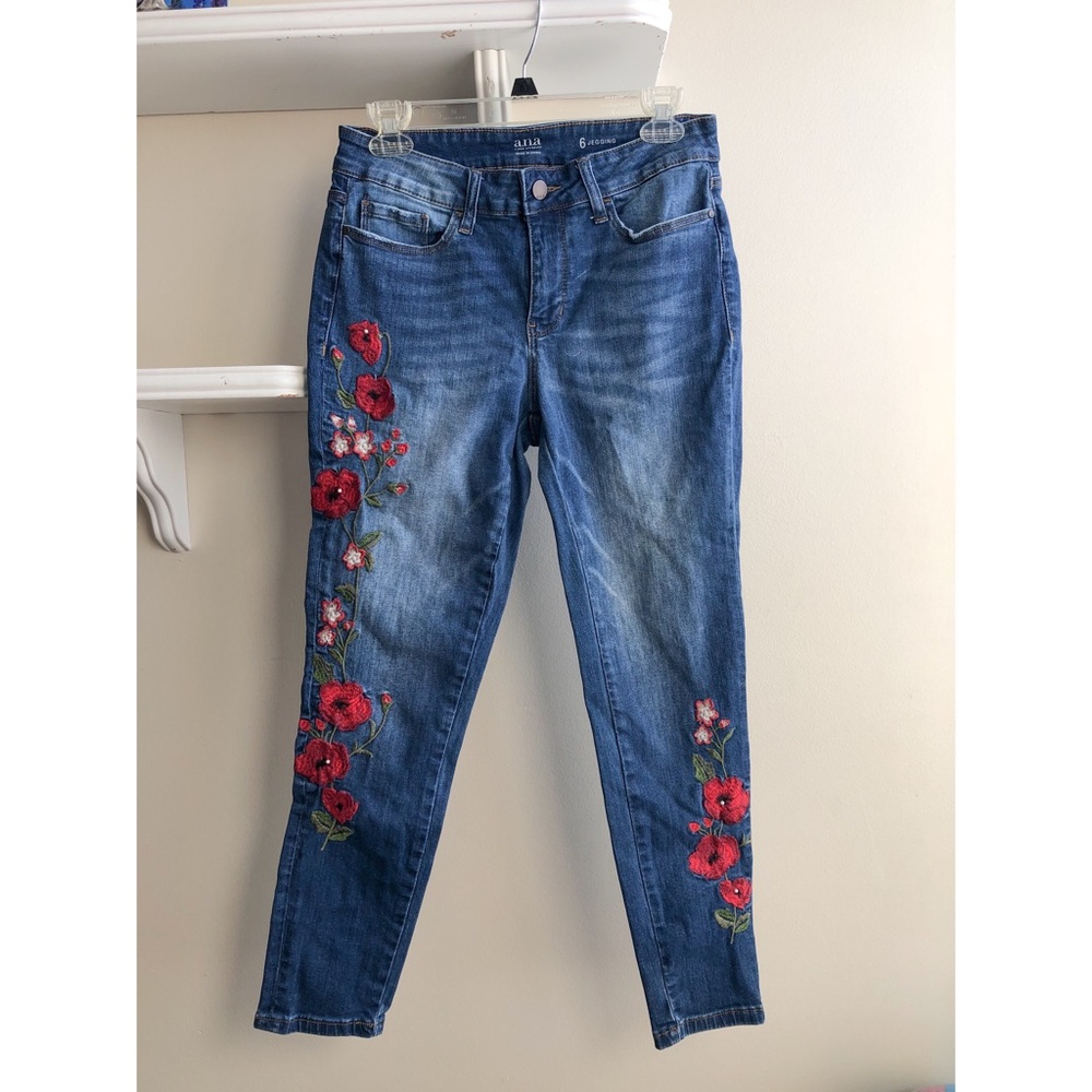 Women’s embroidery detail jegging